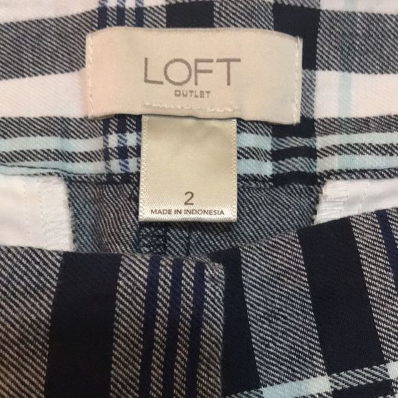 LOFT Outlet Linen Blend Plaid Shorts - Picture 5 of 6